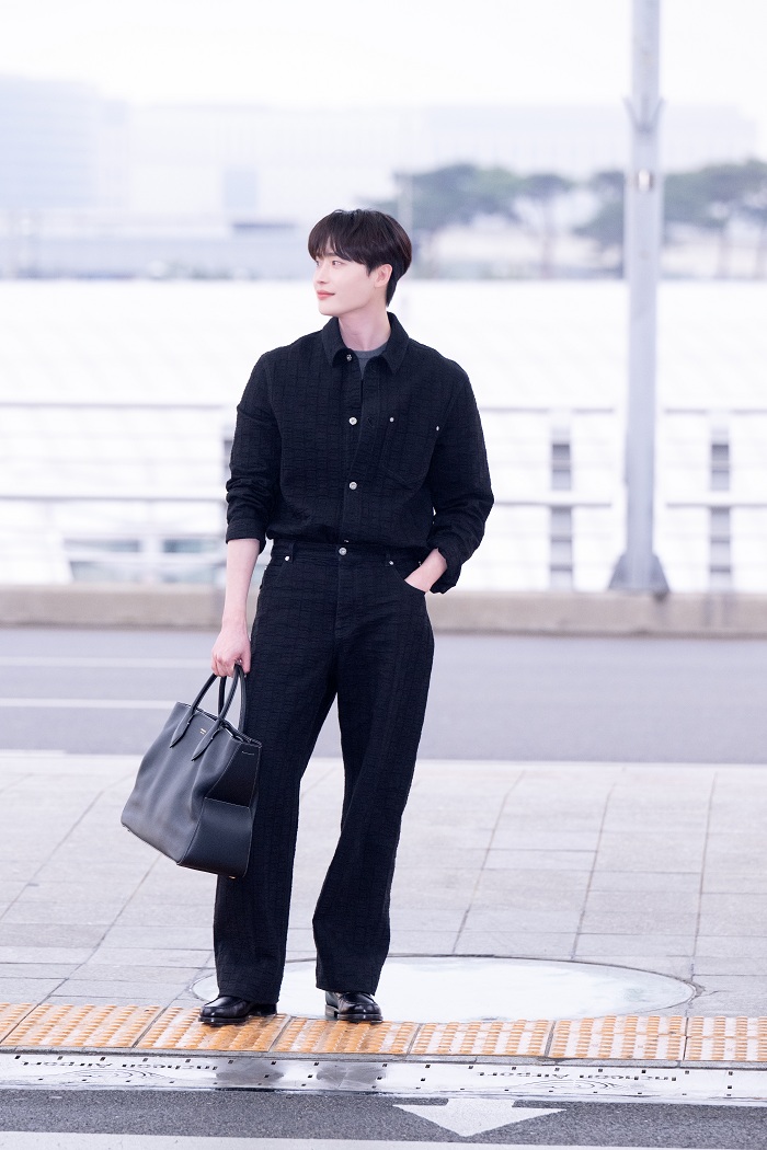 이종석, 깔끔 올블랙룩에도 돋보이는 훈훈함 27-Image
